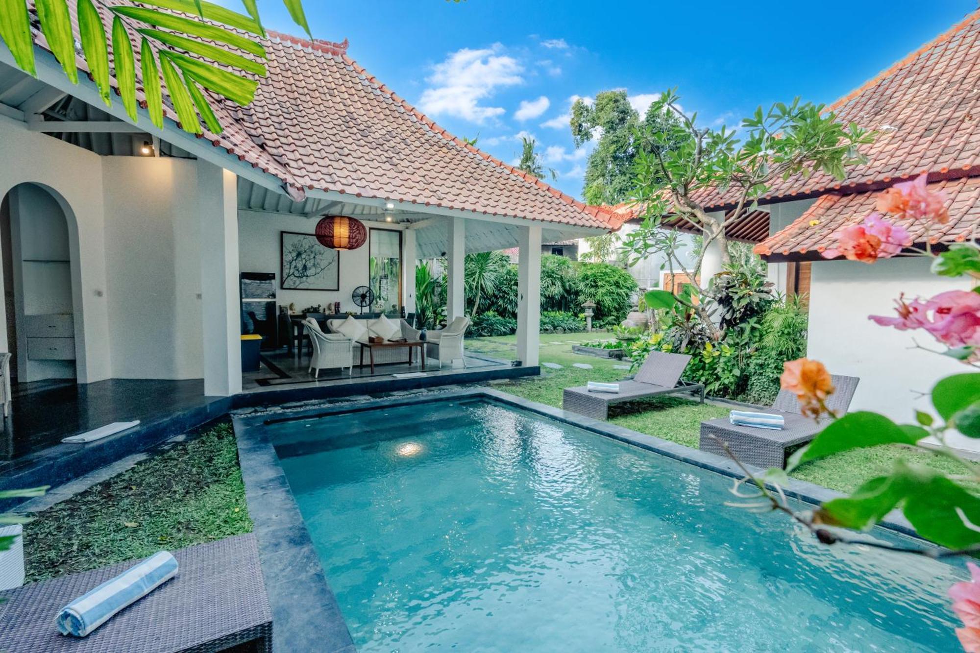 5 Bedroom Villa In Seminyak With Big Garden Экстерьер фото