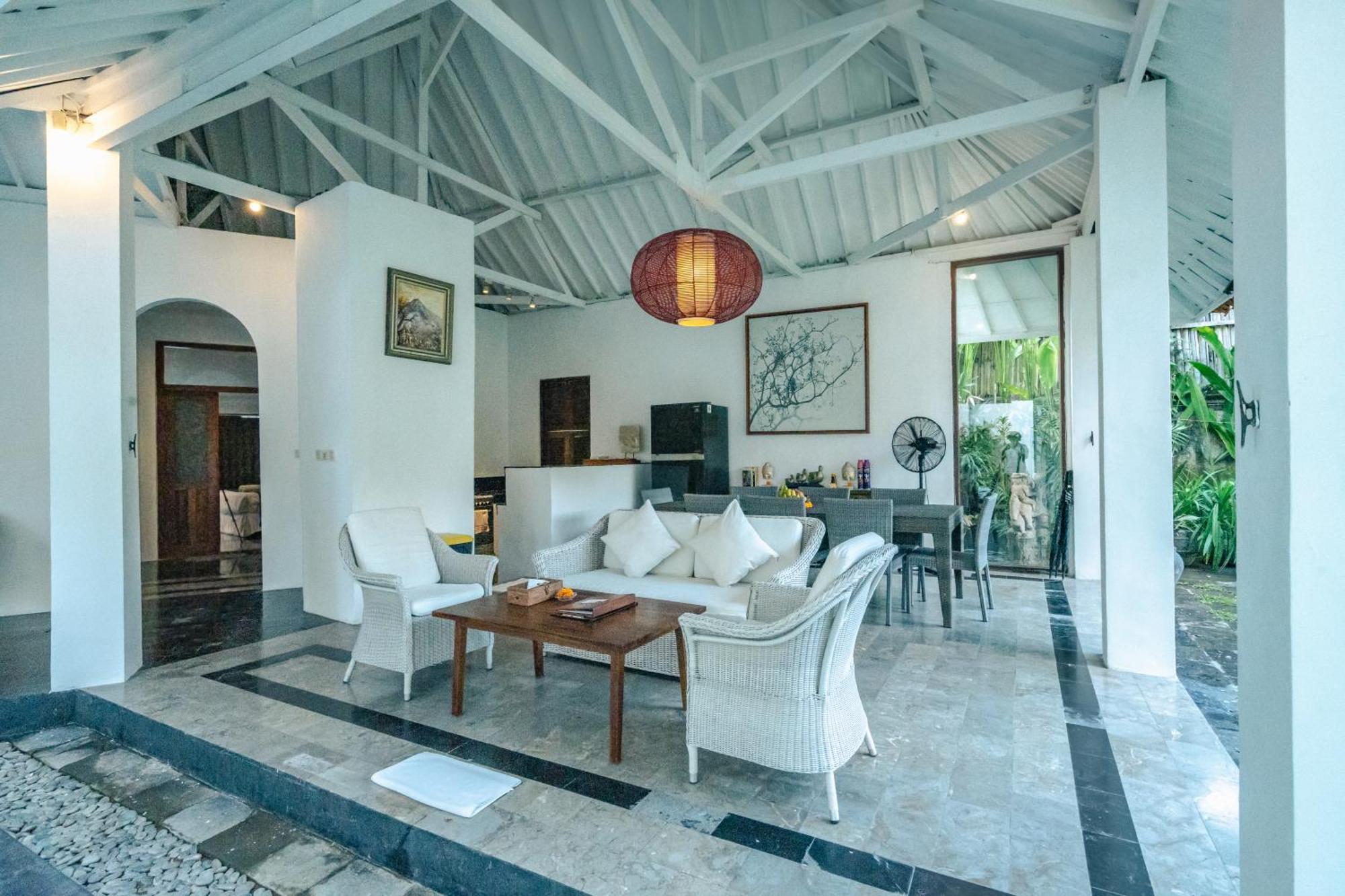 5 Bedroom Villa In Seminyak With Big Garden Экстерьер фото