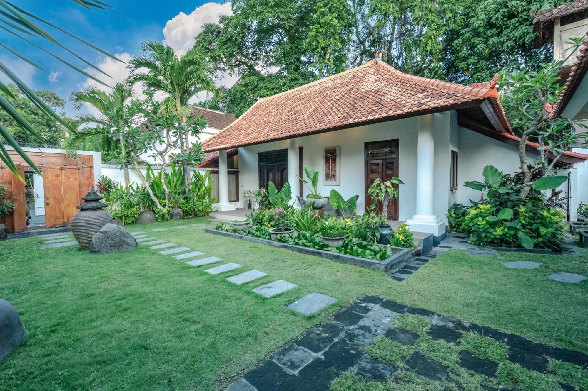 5 Bedroom Villa In Seminyak With Big Garden Экстерьер фото