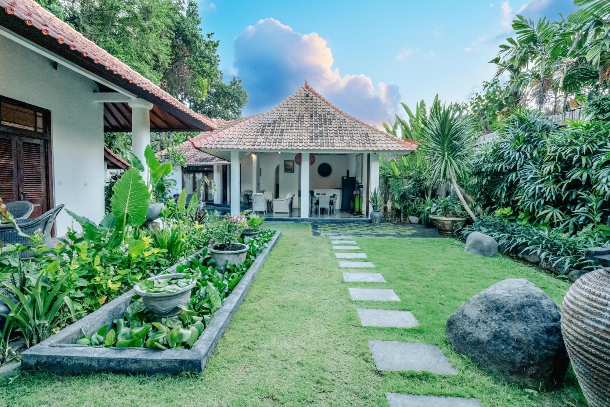 5 Bedroom Villa In Seminyak With Big Garden Экстерьер фото