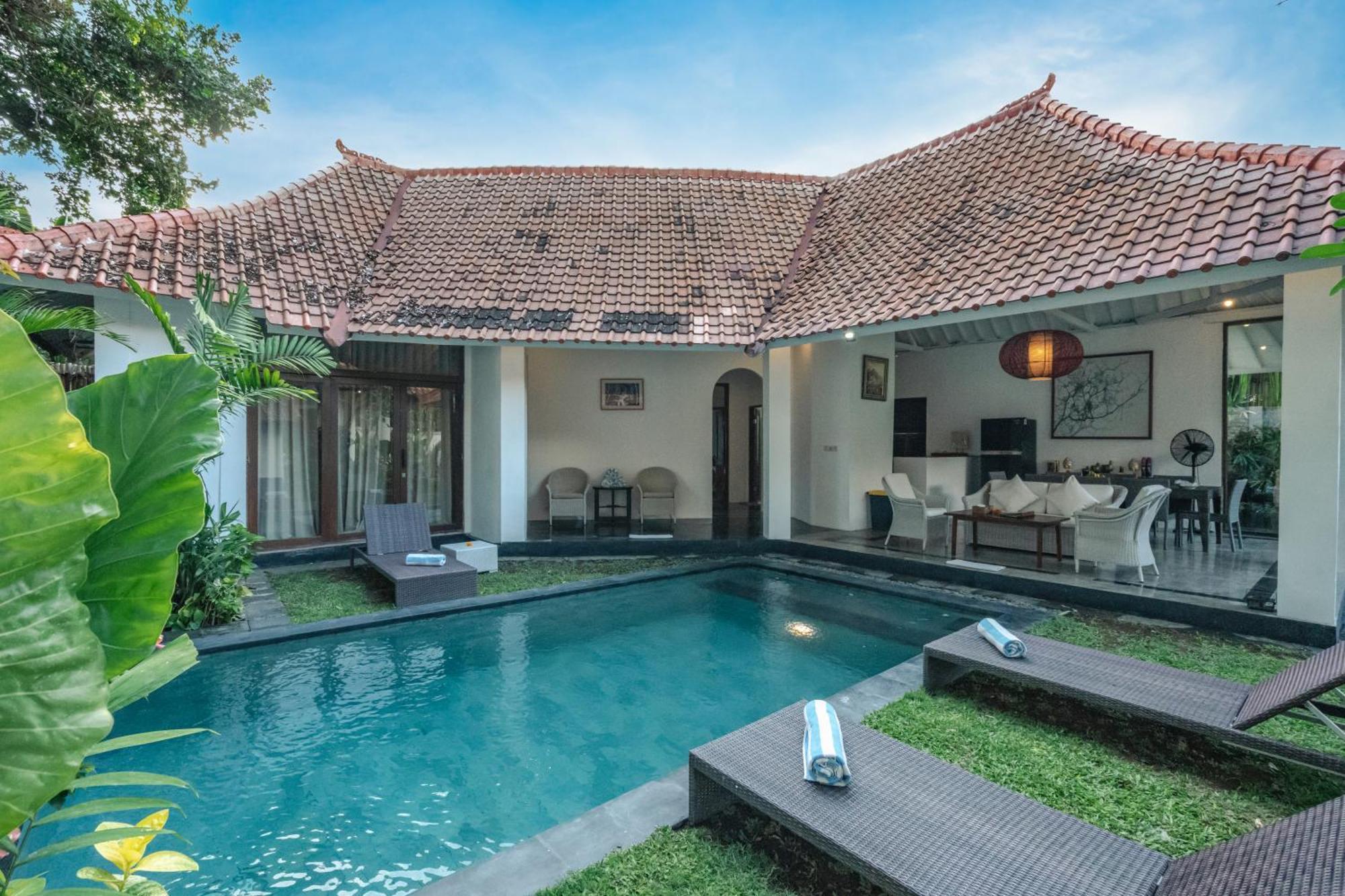 5 Bedroom Villa In Seminyak With Big Garden Экстерьер фото