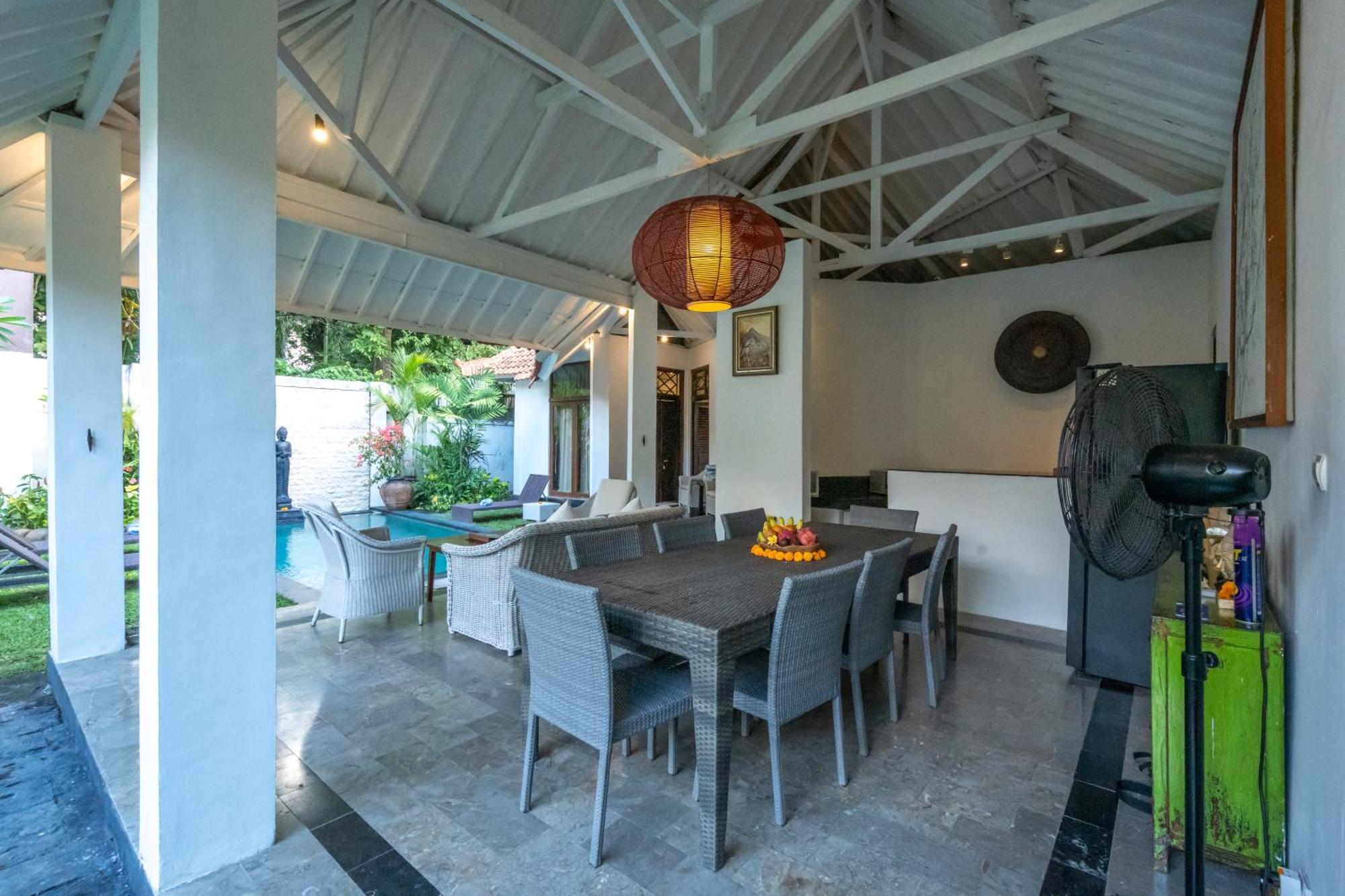 5 Bedroom Villa In Seminyak With Big Garden Экстерьер фото