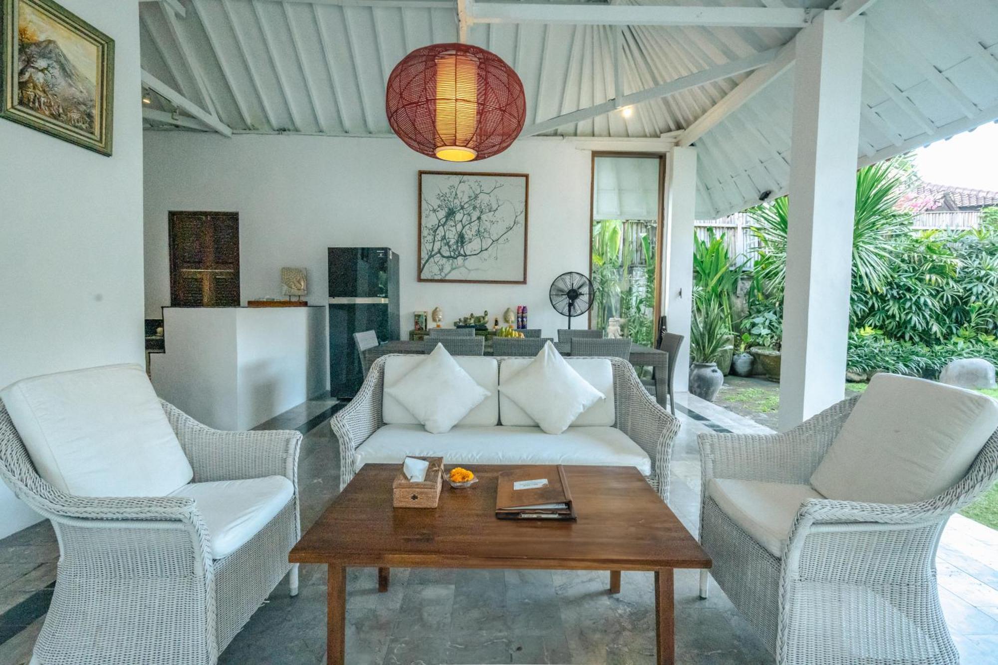 5 Bedroom Villa In Seminyak With Big Garden Экстерьер фото