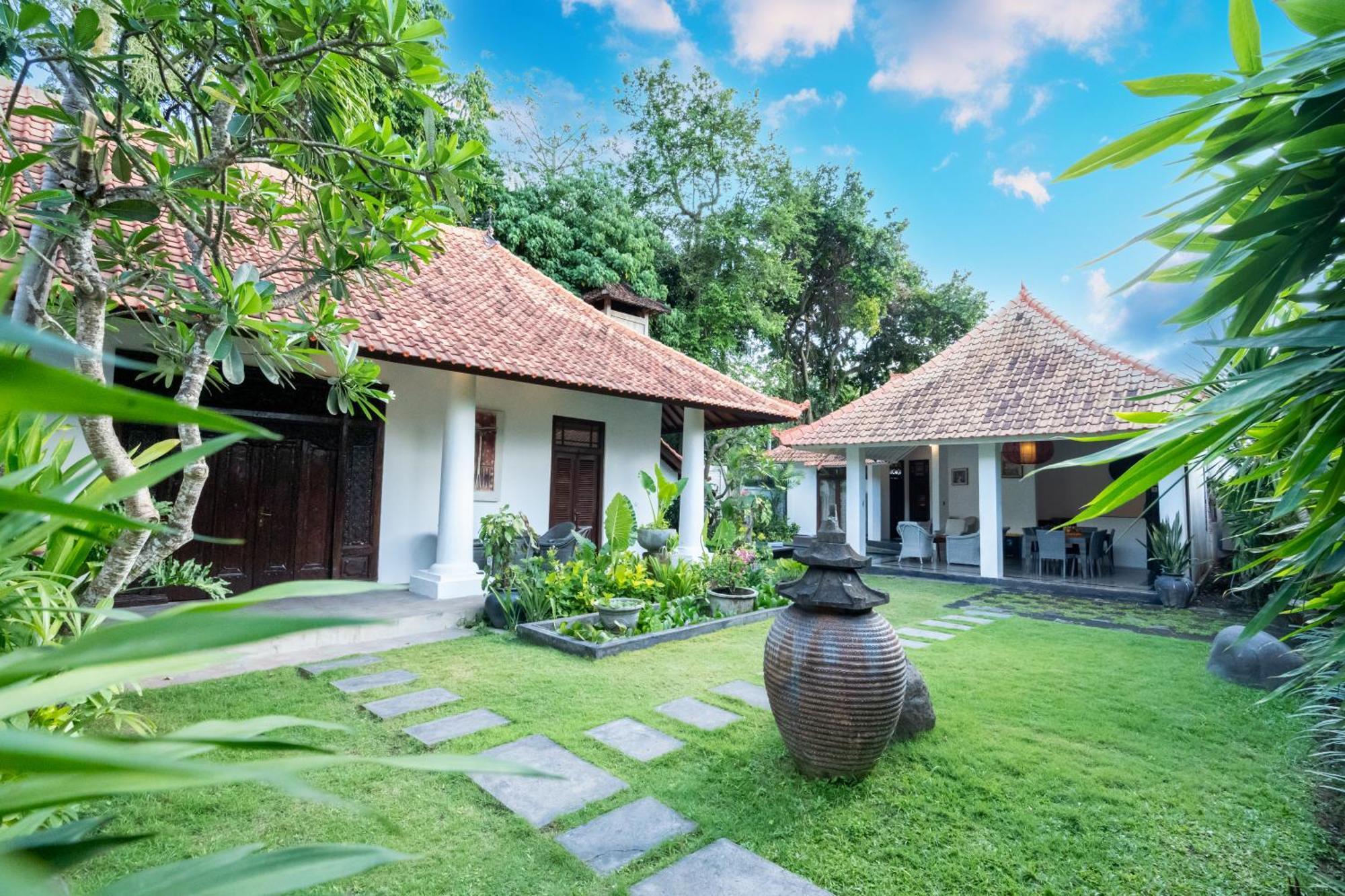 5 Bedroom Villa In Seminyak With Big Garden Экстерьер фото