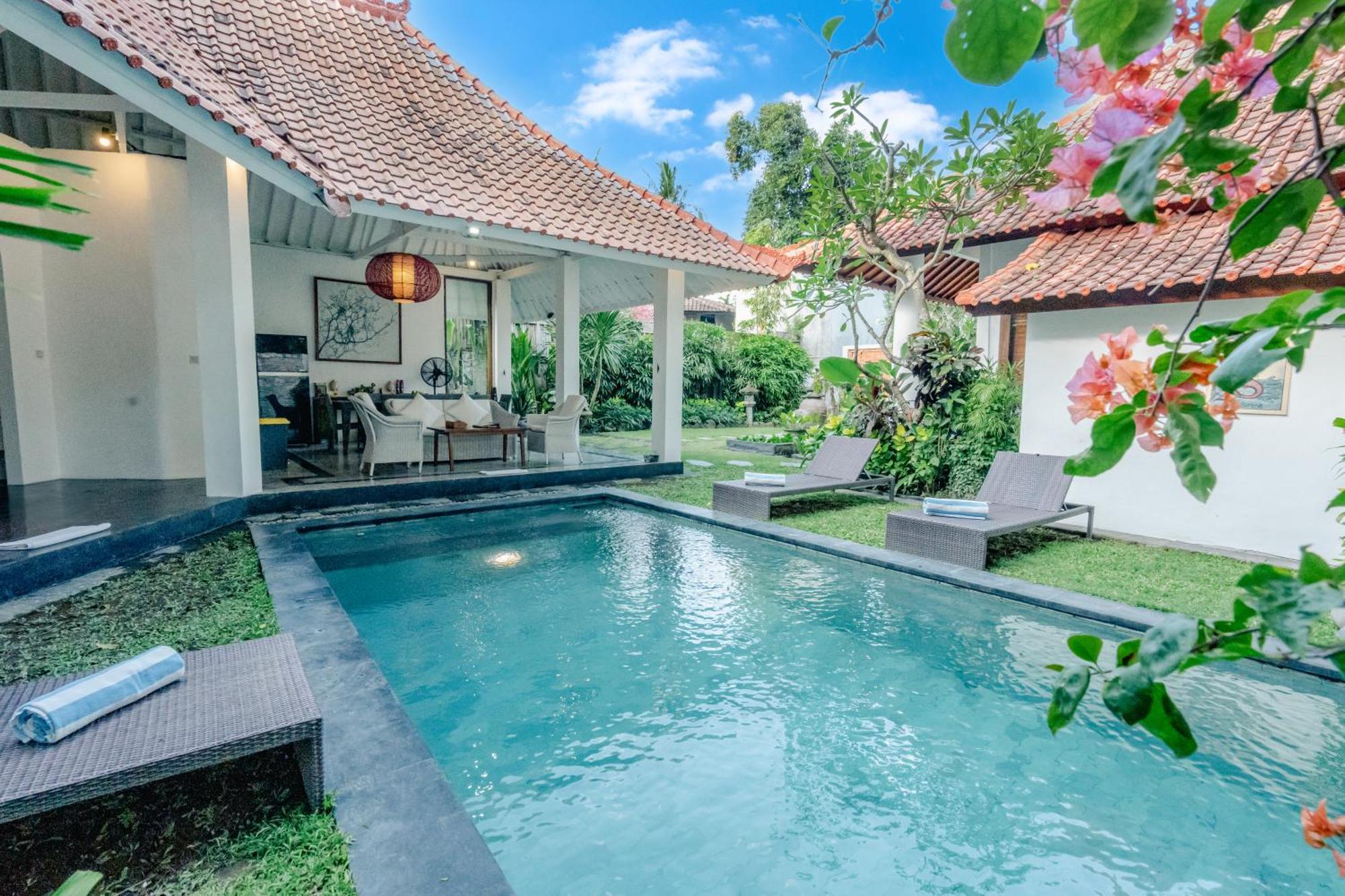 5 Bedroom Villa In Seminyak With Big Garden Экстерьер фото